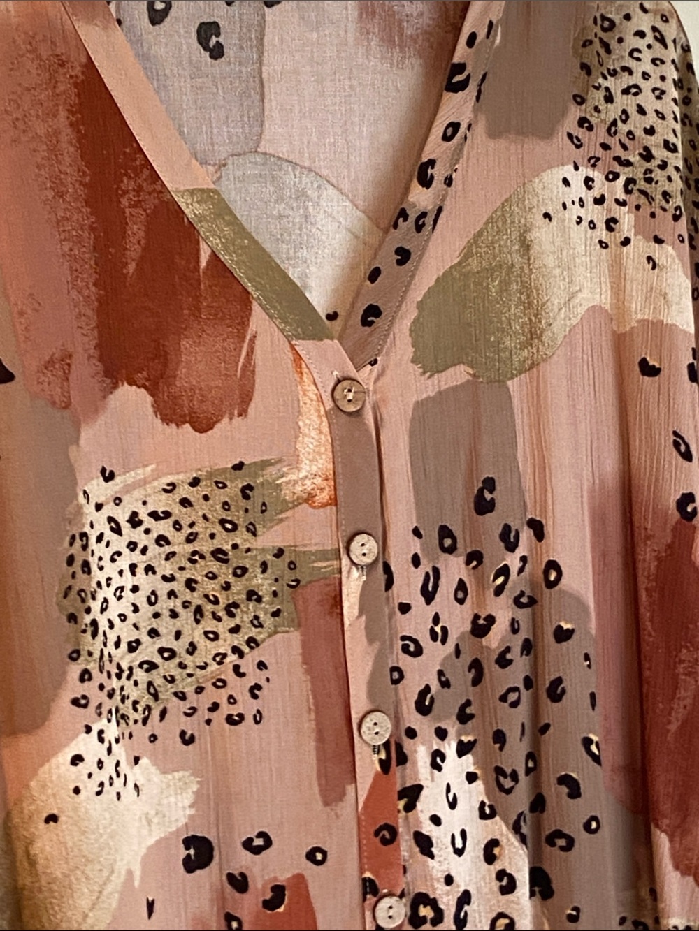 ODDY Blush Multi-Color Button Front V-Neck Blouse - Picture 5 of 16